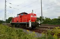Hier kam die 249 725-7 gerade aus Richtung Neuss in Gleis 5 des Bahnhofs Grevenbroich eingefahren.