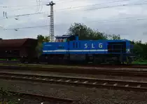 Die Spitzke Lok 92 80 1275 843-1 D-SLG kommt mit einem Schotterzug der l�ngeren Art am Hacken durch Grevenbroich gefahren. Freitag den 13. September 2013