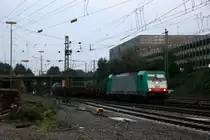 Die Cobra 2821 kommt aus Richtung K�ln,Aachen-Hbf mit einem langen gemischten G�terzug aus K�ln-Gremberg nach Antwerpen-Noord(B) und f�hrt in Aachen-West ein am einem sch�nem Sommerabend am 29.8.2013.