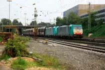 Zwei Cobra 2826 und 2843 kommen mit einem langen Kalkzug aus Yves-Gomez�e(B) nach Millingen und fahren in Aachen-West ein in der Abendsonne am einem sch�nem Sommerabend am 29.8.2013.