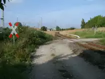 Unbeschrankter Bahn�bergang bei Bergen/R�gen an der Strecke Bergen-Lauterbach Mole am 14.September 2013.