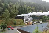 Am 15.09.13 war die 95 027 wieder in ihrer alten Heimat. Hier die Einfahrt in Lauscha.