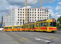 Be 4/8 222 und der Be 4/6 224 auf der Linie 11 fahren Richtung Haltestelle M�nchensteinerstrasse. Die Aufnahme stammt vom 13.09.2013.