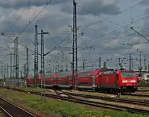 Ausfahrt am 10.05.2013 von 146 232-4 mit einem IRE von Konstanz nach Karlsruhe aus dem Bahnhof von Offenburg.