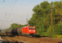 DB 185 049-4 mit Kesselwagen Richtung Gro�korbetha, am 07.09.2013 in Naumburg (S) Hbf.