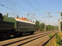 Der ehemalige DR Dienstwagen D-EMBB 60 80 99-10 669-2 im DbZ 91411 von Leipzig-Plagwitz zu den Meininger Dampfloktagen, am 06.09.2013 in Erfurt Bischleben.