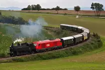 93.1420 bringt mit der BR 2016 022 den  NostalgieExpress Leiser Berge  von Korneuburg nach Ernstbrunn. W�rnitz-Hetzmannsdorf, am 21.09.2013.