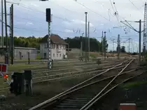 Westlicher Ausfahrbereich in Bergen/R�gen am 25.September 2013.Im Hintergrund das Weichenw�rterstellwerk W1.
