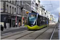 Auf der Einkaufsmeile Rue San Jor�s weist die Tramway de Brest eine betr�chtliche Steigung auf. (18.09.2013)
