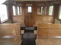 Ein Klasse 3 Wagen der Schw�bischen Alb-Bahn von innen (durch die Scheibe Fotografiert)zusehen am 25.09.13 in M�nsingen