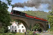 Brohltalbahn Dampf mit HSB 99 6101 am 02.09.2012  --  hier: T�nissteiner Viadukt im Halbschatten, daf�r aber mit malerischer Rauchfahne  --  Weitere Fotos siehe auch in meinem http://www.Schmalspuralbum.de/ unter  Rheinland-Pfalz > Brohltalbahn > BTE Dampfbetriebstage - September 2012 , bzw. http://www.schmalspuralbum.de/thumbnails.php?album=426