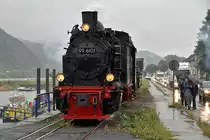 Brohltalbahn G�terdampf mit HSB 99 6101 am 31.08.2012  --  hier: Rheinufer Brohl-L�tzing bei str�mendem Regen  --  Weitere Fotos siehe auch in meinem http://www.Schmalspuralbum.de/ unter  Rheinland-Pfalz > Brohltalbahn > BTE Dampfbetriebstage - September 2012 , bzw. http://www.schmalspuralbum.de/thumbnails.php?album=426