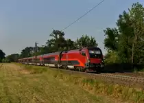 1116 220 mit einem Railjet am 03.08.2013 bei Happing.