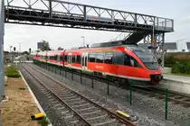 Umbauarbeiten im Bahnhof Meckenheim an der Vorgebirgsbahn.....von Bonn nach Euskirchen.....zwei Triebwagen der Baureihe 644 stehen am Bahnsteig in Richtung Euskirchen mit der Fahrziel  Nicht Einsteigen .....wo immer das auch ist? ;-D
21.9.2013 