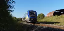Der Regionalexpress aus Sarreguemines erreicht gleich das  Krumme Elsa� ! F�r die Z�ge am Abend reichen aus Richtung Saargem�nd die Triebwagen der Baureihe X 73900 (Baleine bleu) aus. Die Version ist Deutschland tauglich und wird auch �ber die Grenzen eingesetzt. So sieht man sie auch in Baden und im Saarland, sowie in Rheinland-Pfalz.
Vorne l�uft X 73908 von TER Alsace.

Vor dem Ort Oermingen erfolgt der Wechsel vom D�partement Moselle ins D�partement Bas-Rhin.

02.09.2013 - Ligne 161000 Mommenheim - Obermodern - Kalhausen - Sarreguemines.