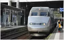 TGV 394 aus Brest wird hier in Rennes mit einer zweiten Garnitur vereinigt zur Weiterfahrt nach Paris Montparnasse. (20.09.2013)