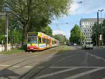 Am 6.5.13 f�hrt TW 4027 zusammen mit einem 2. unbekannten Wagen der gleichen Serie als Linie 15 Richtung Longerich in die Haltestelle Eifelstr. ein.
