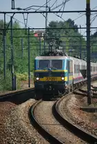 HLE 2705 zieht mit 2 Stromabziehern hoch den IC-F nach Qui�vrain durch den Bhf Ans. 27. September 2013