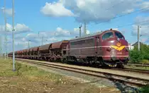 227 004 der CLR stand am 27.09.13 mit einem Schotterzug in Bitterfeld abgestellt.