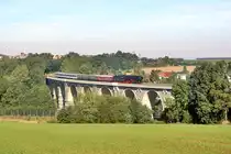 01 0509 mit einem Sonderzug auf dem Bahrebachm�hlen-Viadukt. 28.09.2013