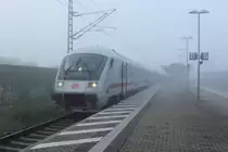In Leipzig Messe wartet IC 2252 nach Frankfurt(M) Flughafen Fernbf auf die abfahrt, am Zugende schiebt 101 013-1. Aufgrund der Vollsperrung in Leipzig Hbf werden die Z�ge unter anderem �ber Leipzig Messe umgeleitet. 27.09.2013
 