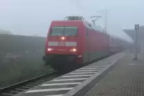 101 011-5 wartet mit dem IC 2238 nach Warnem�nde in Leipzig Messe auf die Abfahrt. Aufgrund der Vollsperrung in Leipzig Hbf werden die Z�ge unter anderem �ber Leipzig Messe umgeleitet. 27.09.2013