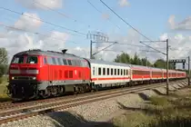 218 465 mit Stammstrecken Shuttle am 28.09.2013 bei Nennhausen.Nachgeschoben hat 218 413.