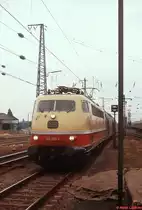 Anl��lich des Dampflok-Abschiedes im September 1977 brachte 103 001-4 einen Sonderzug mit den ex L�beck-B�chener-Eisenbahn-Doppelstockwagen nach Rheine