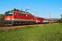 1142 664 ist mit dem REX 2114 von Wien Franz Josefs Bahnhof nach Gm�nd unterwegs. Die Aufnahme entstand am 24.09.2013 kurz vor Muckendorf-Wipfing.