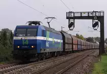 Die haben wir auch auf unserer Modellbahn - 145 086-5 ( NIAG 14 ) mit einem Kohleleerzug von Neunkirchen nach Moers.
Innerhalb von zwei Stunden passierten drei Kohleleerz�ge unseren Standort, heute eine Seltenheit, zur Zeit des Bergbaus an der Saar allt�glich.

Bahnstrecke 3230 Saarbr�cken - Karthaus am 28.09.2013 - Saarlouis Roden B� (Anrufschranke) Km 25,093.