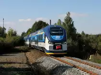 Der 844 007 als Os nach Pilsen am 07.10.2013 bei der Ausfahrt aus Doma�lice.