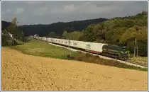 Absolutes Wolkenlotto hatten wir bei 664-105 mit ihrem Metrans Containerzug von Hodo� nach Pragersko kurz vor dem Bahnhof Ivanjkovci am 10.10.2013. Kurz vor und kurz nach der Aufnahme war die Fotostelle im Schatten einer Wolke.