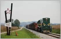 664-102 am 8.10.2013 auf dem Weg nach Pragersko, aufgenommen beim Partisanendenkmal vor der Haltestelle in Oslu�evci. 