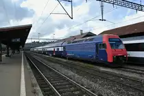 Dieses Jahr wird ein OLMA Extrazugspaar Z�rich-St. Gallen St. Fiden-Z�rich mit einer Doppeltraktion DPZ gef�hrt. Heute waren die Re 450 018-7 und die Re 450 105-2 im Einsatz, St. Fiden, 11.10.2013.