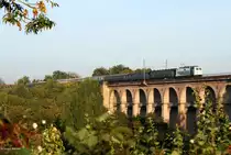Die Lokomotion 139 213 zog am 03.10.2013 einen Sonderzug von Offenburg nach St. P�lten. Dabei konnte der Zug im ersten Tageslicht auf dem Bietigheimer Enzviadukt fotografiert werden.