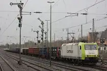 Captrain 185-CL 007  SirRainer  am 15.4.13 mit dem Bous Shuttle beim verlassen des Startbahnhofes D�sseldorf-Rath.