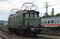 Nachschuss auf E44 002 am 08.06.2013, als sie auf der Fahrzeugparade des DB Museums Koblenz-L�tzel fuhr und sich dem Publikum zeigte.