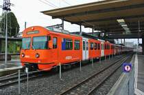 Manarinli Be 4/8 45 und Be 4/12 58 beim Zwischenhalt in Zollikofen. Sowohl der Einsatz von Mandarinli auf der S8, als auch die Be 4/8 sind mittlerweile Vergangenheit, 10.10.2013.