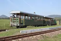 2.Klasse Wagen F 07-401 am Schluss des soeben in der Endstelle M�rianosztra angekommenen Sz 7402 der B�rs�ny Kisvas�t aufgenommen am 28.September 2013.