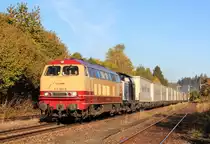 217 002 + 212 249  Cl�rchen  mit einem EKOL am 19. Oktober 2013 in Laufen.