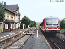 928 331 stand am 30.8.05 in Gro�en Buseck auf Gleis 2.
