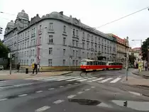 7763 sowie 7764 passieren das Geb�ude der Slovenskej Filharm�nie in Bratislava; 130828