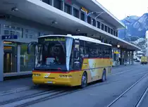 RhB: Grosses Fotografenpech. Postauto anstatt Zug am 18. Oktober 2013 auf der Chur - Arosa - Bahn infolge eines Erdrutsches. Die Aufnahme des Bahnerstatzkurses ist auf der Bahnstation in Chur entstanden.
Foto: Walter Ruetsch