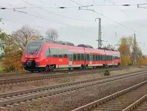 442 130 mit 442 630 als RB 22 (RB 28817) von Berlin Sch�nefeld Flughafen kommend kurz vor der Einfahrt in den Bahnhof Saarmund zur Weiterfahrt nach Potsdam Hauptbahnhof am 20. Oktober 2013.