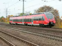 442 619 mit 442 119 als RB 22 (RB 28819) von Berlin Sch�nefeld Flughafen kommend kurz vor der Einfahrt in den Bahnhof Saarmund zur Weiterfahrt nach Potsdam Hauptbahnhof am 20. Oktober 2013.
