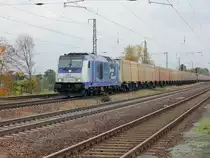 246 011-1 der IGT - Inbetriebnahmegesellschaft Transporttechnik mbH f�r Raildox GmbH & Co. KG durchf�hrt den Bahnhof Saarmund  am 20. Oktober 2013 mit mit einem Hackschnitzelzug. 