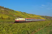 Am 19.10.2013 hatte die 103 235 die Aufgabe, den IC 119 nach Stuttgart zu befördern, vorbei an den Weinbergen von Nierstein
