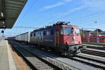 Die Ae 610 496-2 steht �bers Wochenende in Solothurn abgestellt, 19.10.2013.