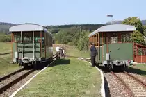 Die beiden 2.Klasse Wagen F 07-401 und NY 07-406 (Sommerwagen) am 28.September 2013 auf der B�rs�ny Kisvas�t in der Endstelle M�rianosztra.

