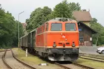 2143.21 der N�VOG mit Reblaus-Express R16971 Drosendorf-Retz auf Bahnhof Drosendorf am 25-5-2013.